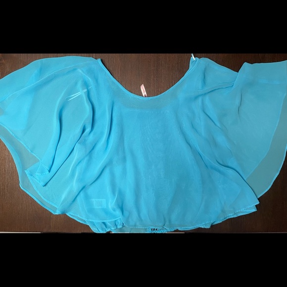 Love by Design ladies medium blouse. - Picture 2 of 13